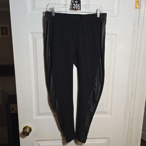 205 Torrid 2 2X Black Paneled Leggings